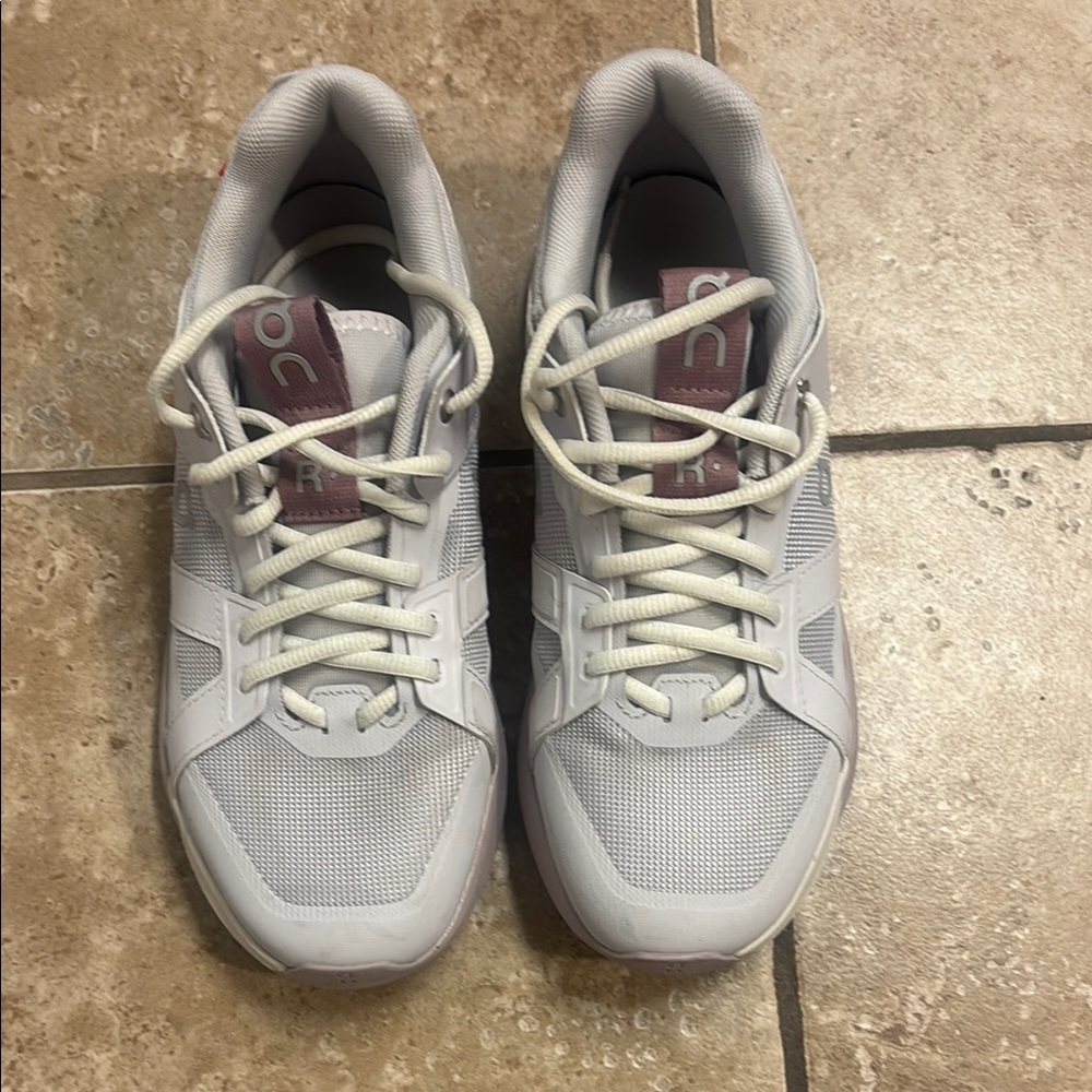 On Women’s Tennis Shoes - The Roger